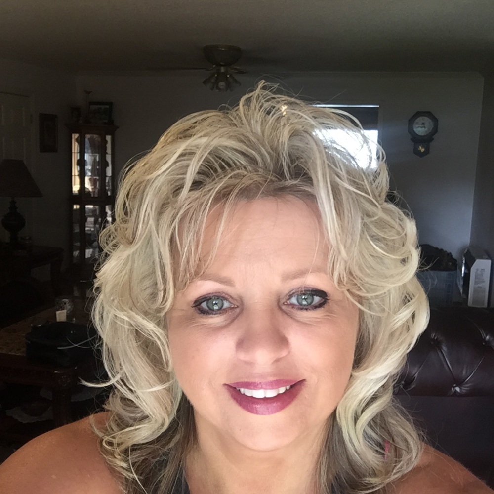 Meet your Posher, Evonne